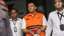 Mantan Wakil Menteri Imigrasi dan Pemasyarakatan (Imipas), Silmy Karim (tengah), usai menjalani pemeriksaan di Gedung Merah Putih Komisi Pemberantasan Korupsi (KPK), Senin (8/6/2026). Ini merupakan pemeriksaan perdana Silmy Karim setelah ditetapkan sebagai tersangka dan ditahan KPK pada 4 Juni 2026. (Liputan6.com/Helmi Fithriansyah)