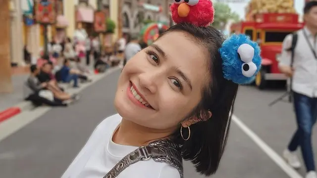Ganti Gaya Rambut Pendek, Penampilan Baru Prilly Latuconsina Ini Curi Perhatian