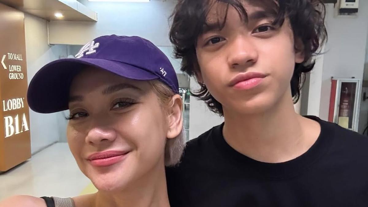 6 Potret Noah Sinclair Putra BCL Beranjak Dewasa, Pimpin Upacara hingga Temani Ibunda Geladi Resik