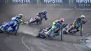 Para pebalap beraksi dalam Speedway Team World Championship di Stena Arena, Vastervik, Swedia, (26/7/2016). (AFP/TT News Agency/Mikael Fritzon/Swedia)