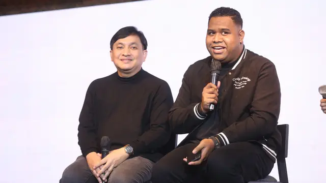 Yovie Widianto dan Andmesh di perilisan lagu "Bukan Sebuah Rindu". [Foto: Adrian Putra/Fimela]