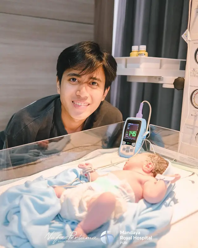 Jadi ibu di usia 22 tahun, ini 7 momen bahagia Kayess melahirkan anak pertama di hari valentine