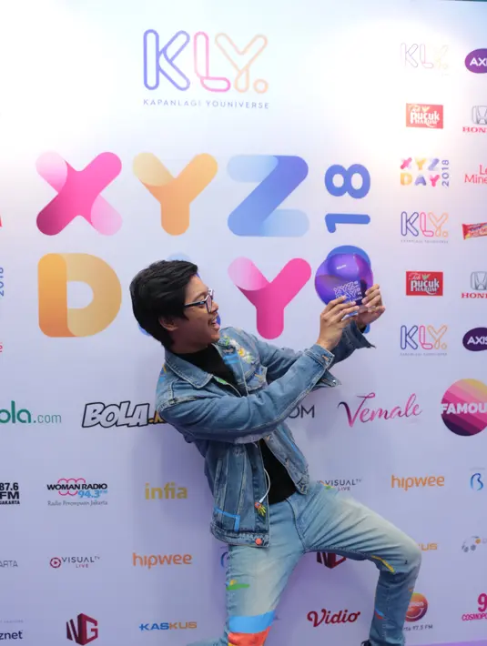 XYZ Day Creator Award 2018 memberikan penghargaan dalam delapan kategori. Aulion, pria yang sangat populer di Youtube berhasil meraih dalam kategori Art. (Adrian Putra/Bintang.com)