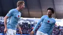 Gelandang Manchester City, Kevin De Bruyne melakukan selebrasi usai mencetak gol ke gawang Arsenal pada pertandingan lanjutan Liga Inggris di di Stadion Etihad, Inggris, (5/11). City menang atas Arsenal dengan skor 3-1. (AFP Photo/ Paul Ellis)