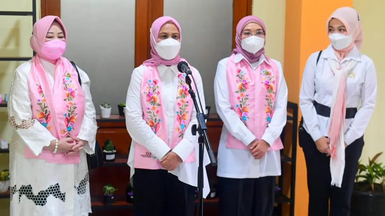 Ibu Negara Iriana Jokowi berharap penegakan hukum secara tegas dapat diberlakukan kepada pelaku tindakan asusila terhadap anak.