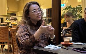 Wakil Presiden Nasional Australia&ndash;Indonesia Business Council (AIBC), Lydia Santoso dalam media briefing di The Grace Hotel, Sydney, Australia, Senin (17/11/2025). (Liputan6.com/Tira)