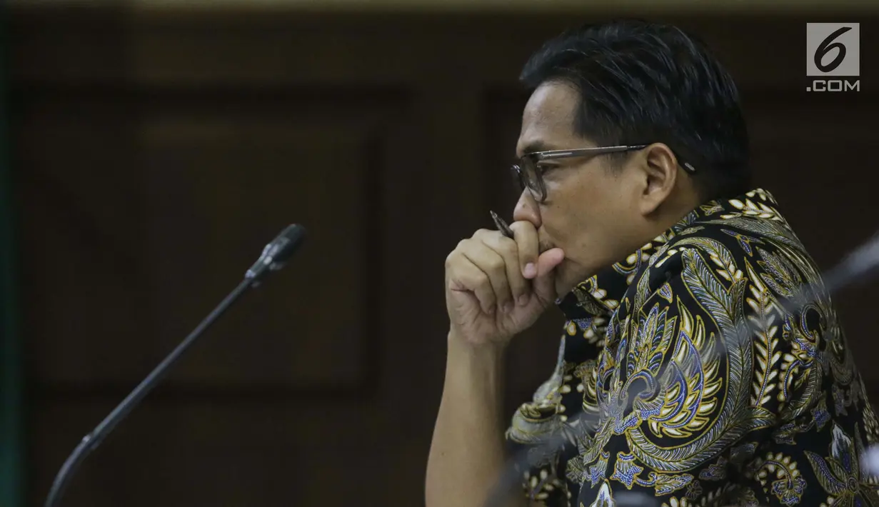 Terdakwa dugaan suap/gratifikasi terkait kerja sama jasa pelayaran yang juga anggota komisi VI DPR RI, Bowo Sidik Pangarso saat menjalani sidang lanjutan di Pengadilan Tipikor, Jakarta, Rabu (28/8/2019). Sidang mendengar keterangan saksi-saksi. (Liputan6.com/Helmi Fithriansyah)