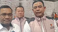 Kasatgas Pangan Polri Brigjen Whisnu Hermawan melakukan Inspeksi Mendadak (Sidak) di gudang beras, Jakarta Utara, Kamis (22/2/2024). (Merdeka.com/Nur Habibie).
