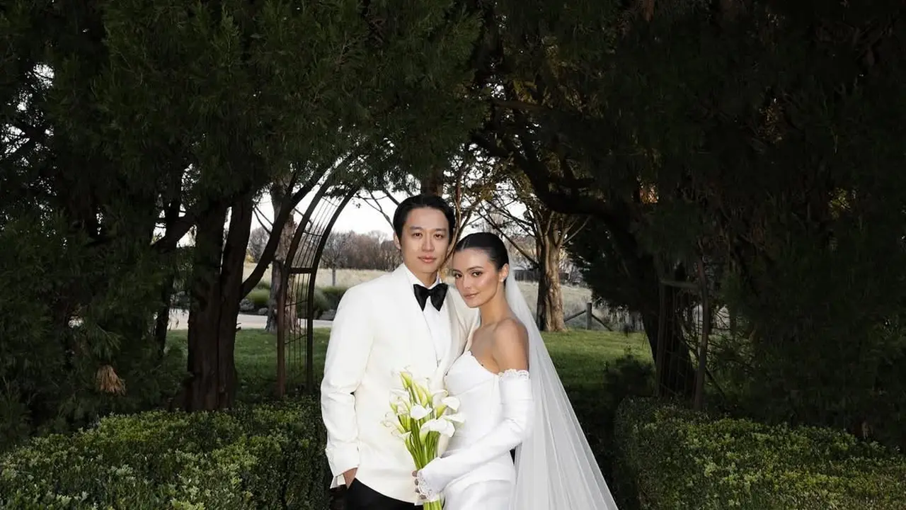 Pesona Anggun Amanda Rawles Menikah di Australia, Berbalut Gaun Pengantin Modern Klasik Karya Hian Tjen