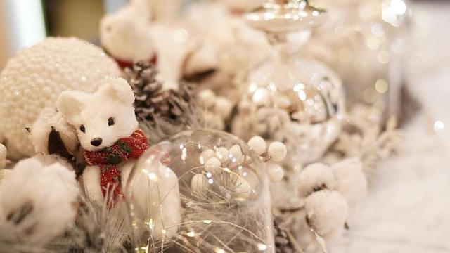 Sambut Natal, Ini 7 Potret Dekorasi Rumah Sandra Dewi Bertema White Christmas.