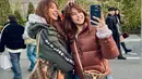 Perjalanan akhir tahun ini juga menggambarkan harmoni keluarga mereka yang kerap bepergian bersama. Sebagai keluarga yang dikenal berbakat di dunia seni peran, hubungan erat mereka menjadi inspirasi bagi banyak penggemar. Warganet sepakat keduanya punya kecantikan yang tidak membosankan. (Liputan6.com/IG/@sysiio)