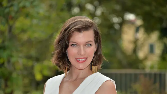 [Bintang] Milla Jovovich