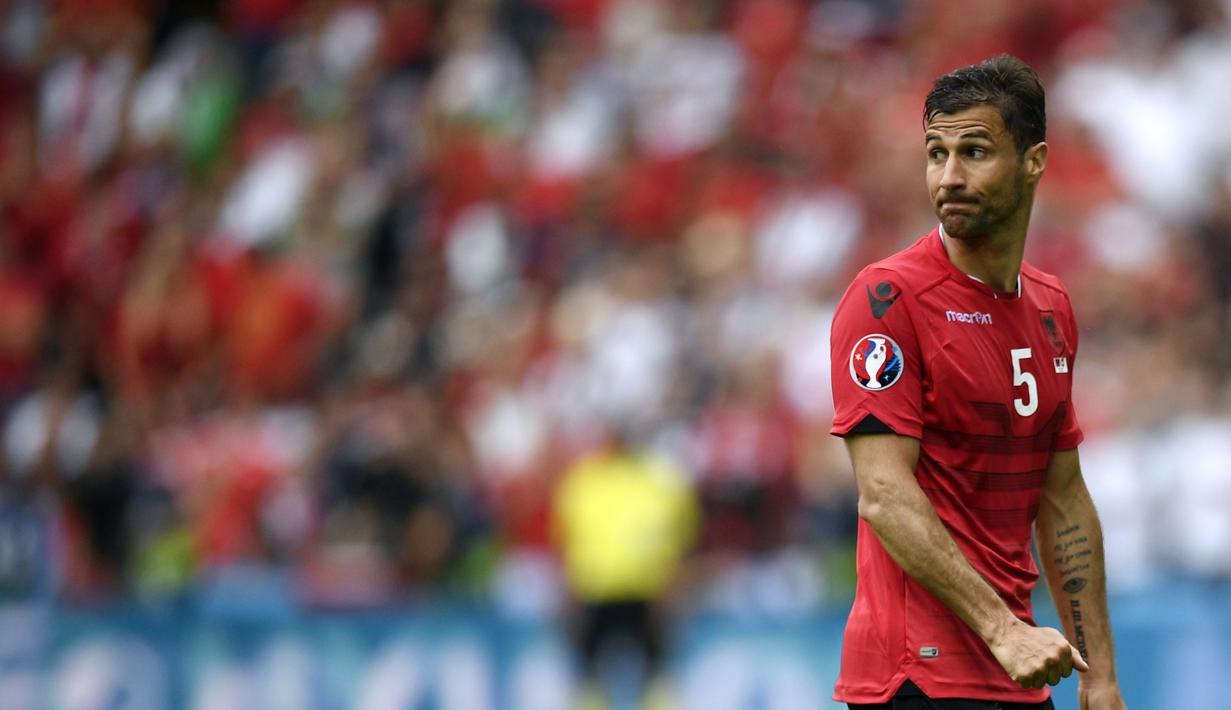 Lorik Cana lahir di Kosovo. Cana dan keluarganya pindah ke Swiss karena konflik. Cana bisa bermain untuk Albania, Swiss atau Prancis tetapi memilih Albania ketika dipanggil bergabung tahun 2003. (AFP/Martin Bureau)