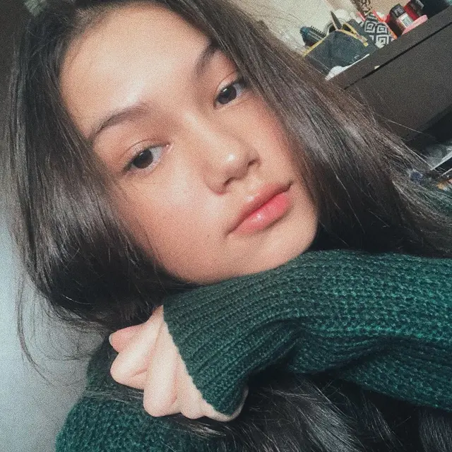 6 Pesona Saskia Chadwick, Pemeran Santi dalam Sinetron Dari Jendela SMP