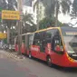 Bus Transjakarta tengah melintas di Pondon Indah, Jakarta Selatan. (@PT_TransJakarta)