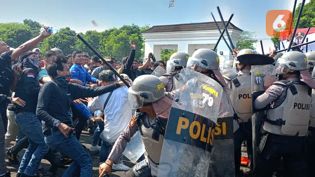 Simulasi Kerusuhan Pilkada Serentak 2024 oleh Polda Banten. (Selasa, 06/08/2024). (Yandhi Deslatama/Liputan6.com).