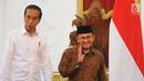 Presiden Joko Widodo atau Jokowi (kiri) saat menerima kunjungan Presiden ketiga RI BJ Habibie di Istana Merdeka, Jakarta, Jumat (24/5/2019). Dalam pertemuan tersebut Habibie mengucapkan selamat kepada Jokowi karena memenangkan Pilpres 2019. (Liputan6.com/Angga Yuniar)