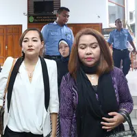 Dewi Rezer di Pengadilan Negeri Jakarta Selatan (Andy Masela/bintang.com)