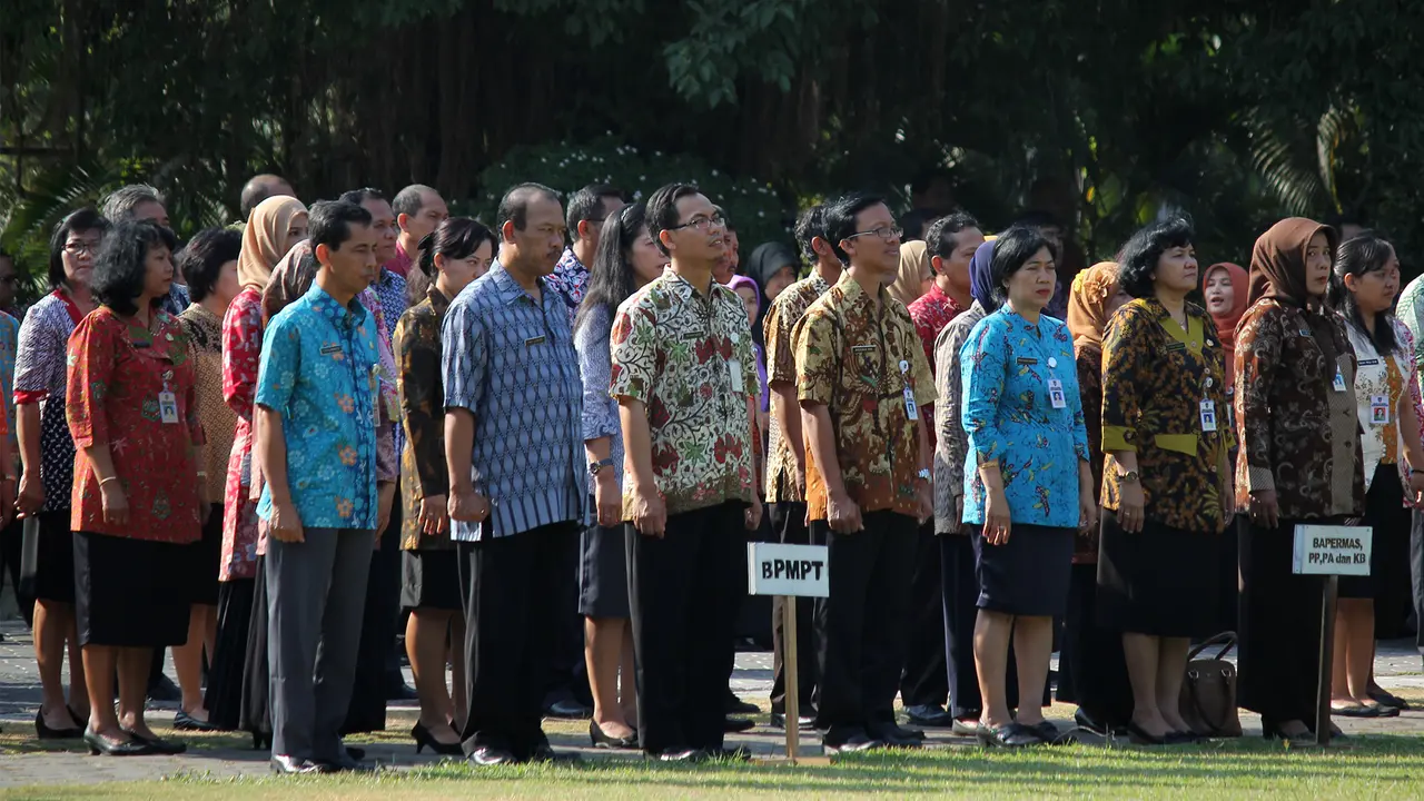 Ramaikan Hari Batik, PNS Solo Serempak Pakai Batik Indonesia