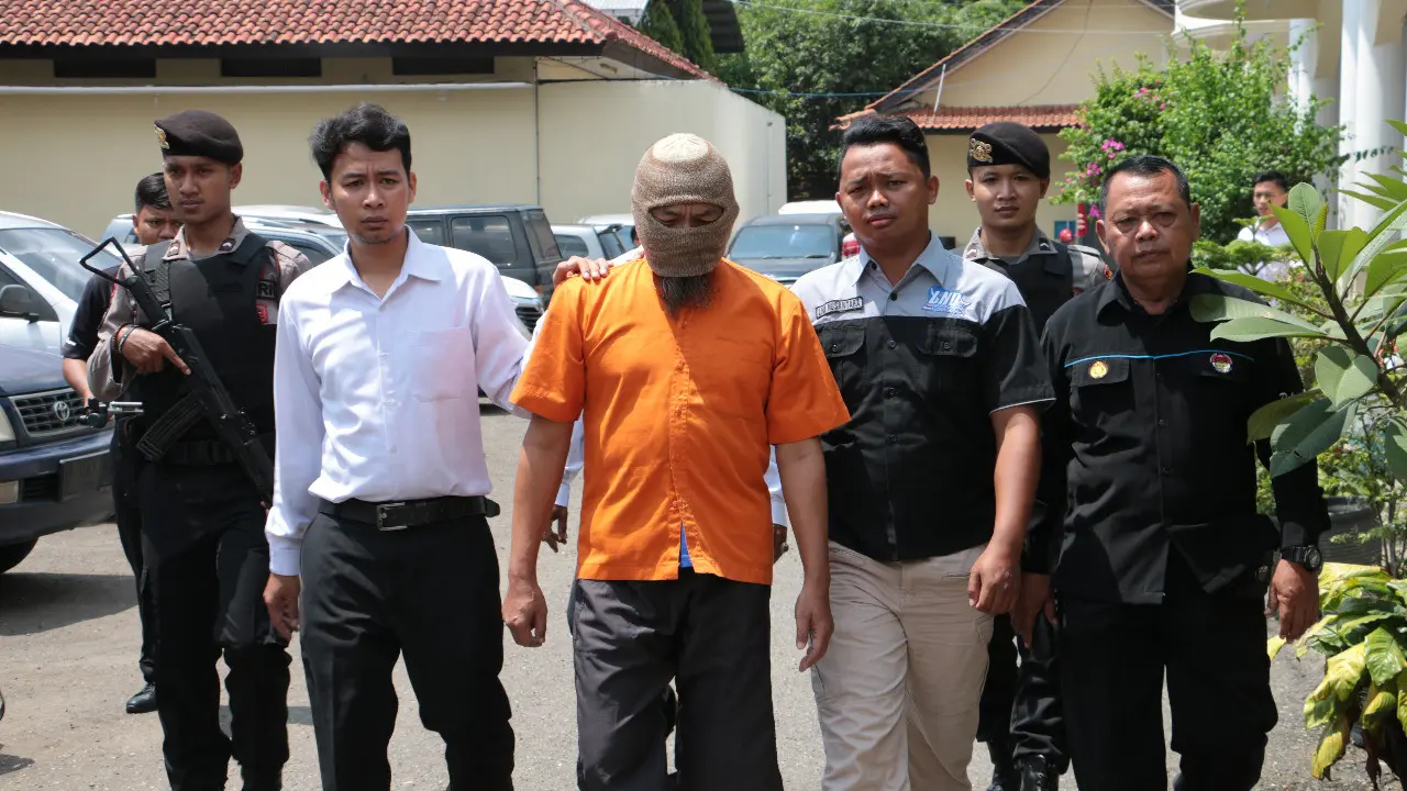 TF ditangkap polisi lantaran mencabuli teman cucunya. (Foto: Liputan6.com/Polres Kebumen/Muhamad Ridlo)