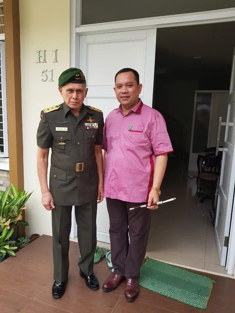 Kivlan Zen Kenakan Seragam Jenderal TNI Bintang Dua