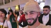 Vlogger Adam Saleh berkunjung ke showroom Indonesia di Arab Fashion Week 