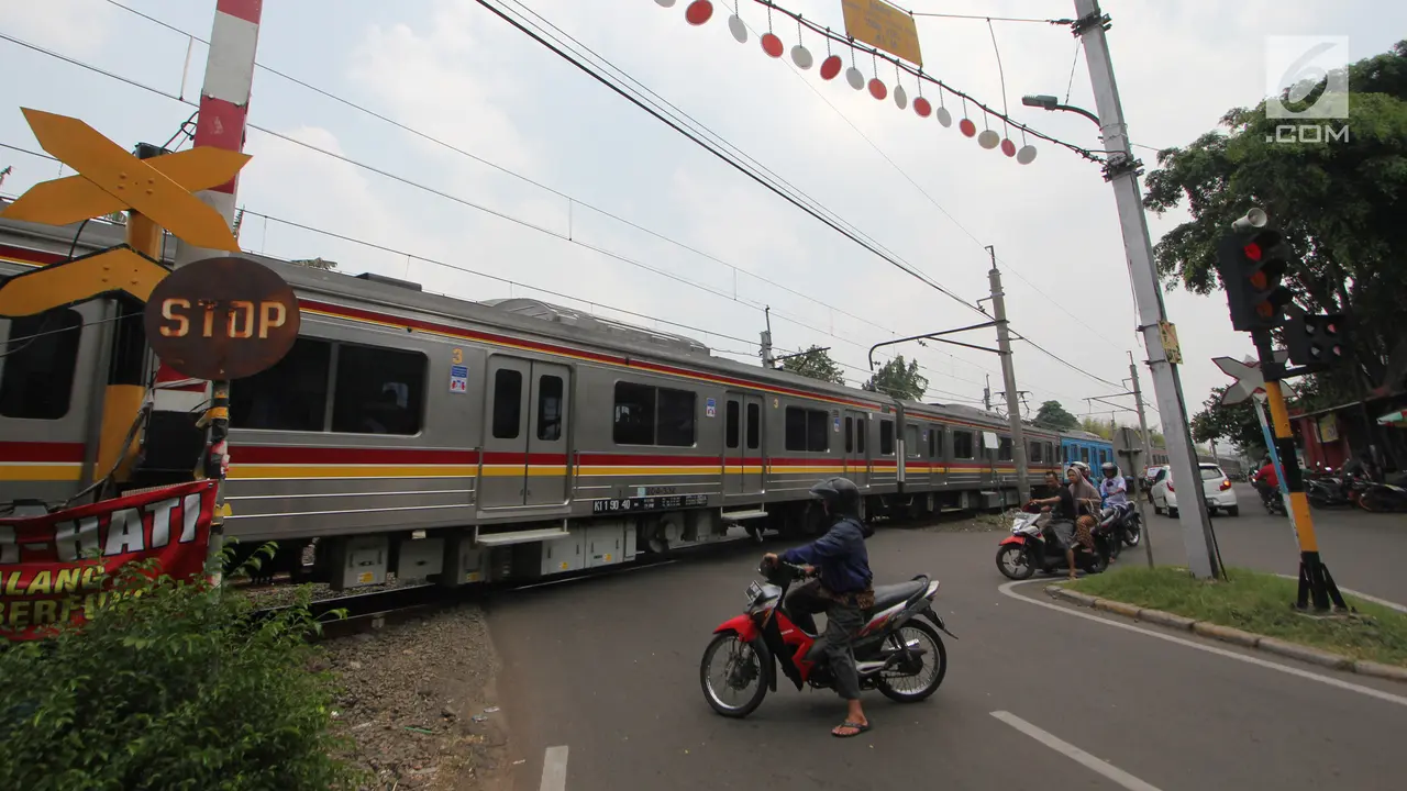 Pintu Perlintasan Kereta Api Bintaro Tidak Berfungsi