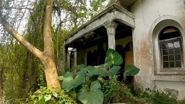 Terbengkalai 30 Tahun, 7 Penampakan Rumah Artis Senior Ini Bikin Merinding