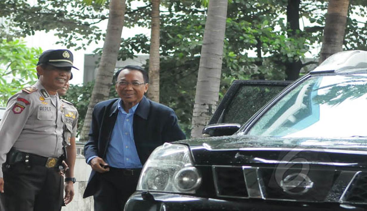 Mantan Menteri ESDM, Jero Wacik memenuhi panggilan penyidik KPK, Jakarta, Rabu (11/2/2015). (Liputan6.com/Herman Zakharia)