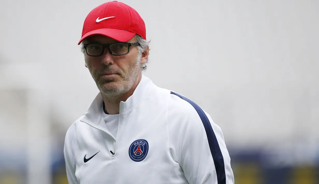 Laurent Blanc mampu mempersembahkan tiga titel juara Liga Prancis dan dua gelar juara Coupe de France untuk PSG dalam tiga musim. Karier Blanc di Parc des Princess berakhir sebelum memulai musim keempatnya dengan pesangon sebesar 17 juta pounds. (AFP/Thomas Samson)