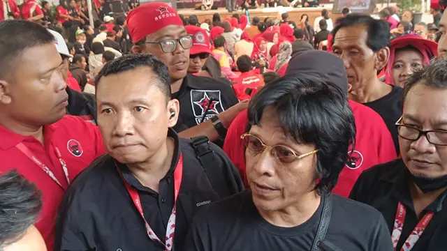 Politisi PDIP sekaligus Aktivis 98 Adian Napitupulu saat ditemui wartawan usai menghadiri acara Ngopi Banteng Bersama Repdem di kawasan Jakarta, Minggu (30/7/2023).