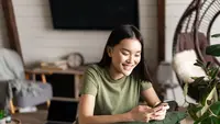 Cara Komunikasi dengan Pacar yang Sibuk agar Hubungan Tetap Dekat dan Langgeng