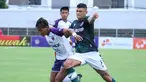 Persikabo 1973 yang mengandalkan striker Ciro Alves sebagai top skor mereka mendapat pengawalan yang ketat dari bek Persita Tangerang sekaligus kapten tim, Muhammad Toha di sepanjang babak pertama. (Bola.com/Nandang Permana)