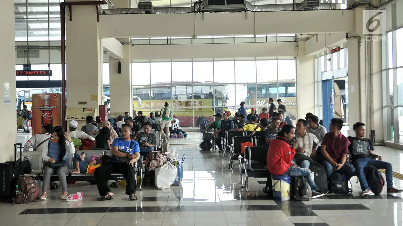 H-12 Idul Fitri, Pemudik Mulai Padati Terminal Pulo Gebang