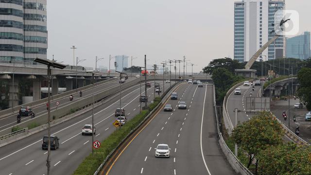 Hari Minggu Pertama PSBB, Jalanan Jakarta Lengang