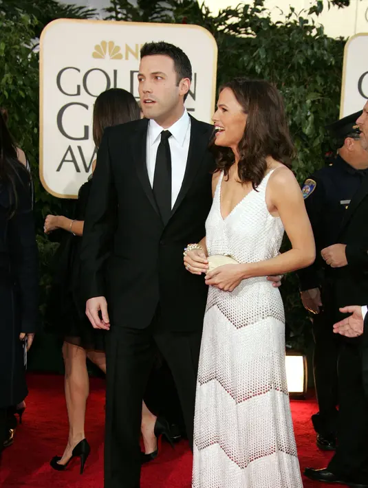 Walaupun sudah bercerai keduanya sering terlihat bersama. Dengan alasan demi kebahagiaan buah hatinya, pasangan ini pun bermain drama seakan semuanya baik-baik saja. (AFP/Bintang.com)