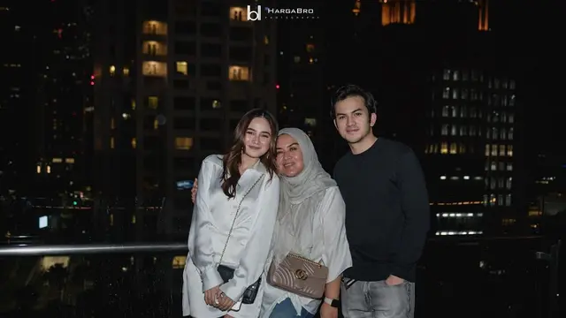 Potret Kedekatan 6 Artis Bareng Orang Tua Pacarnya, Calon Mertua Idaman