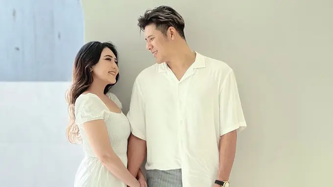 Potret Via Vallen dan Chevra Yolandi Pakai Busana Nuansa Putih, Serasi Banget