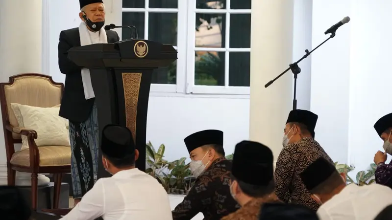 Menyambut Hari Raya Idul Adha 1441 Hijriah, Wakil Presiden Ma’ruf Amin melakukan salat Idul Adha di Pendopo Kediaman Dinas Wapres, Jalan Diponegoro Nomor 2, Jakarta Pusat pada Jumat pagi (31/7/2020).