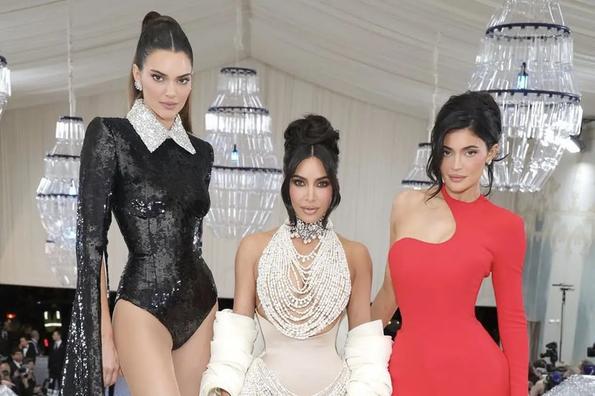 Tampilan Seksi Kakak Adik The Kardashians di Met Gala