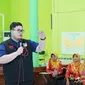 Bupati Kediri Hanindhito Himawan Pramana menyapa ribuan guru PAUD dan TK yang sedang menjalani pelatihan sekolah ramah anak di Aula Dinas Pendidikan Kabupaten Kediri pada Rabu (31/5)/Istimewa.