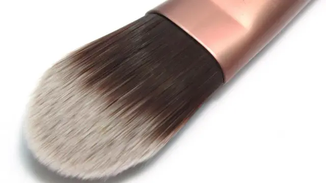 Jenis Kuas Makeup - Foundation Brush