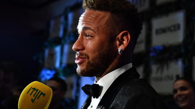 FOTO: Pesona Neymar bersama Sang Kekasih saat Acara Amal