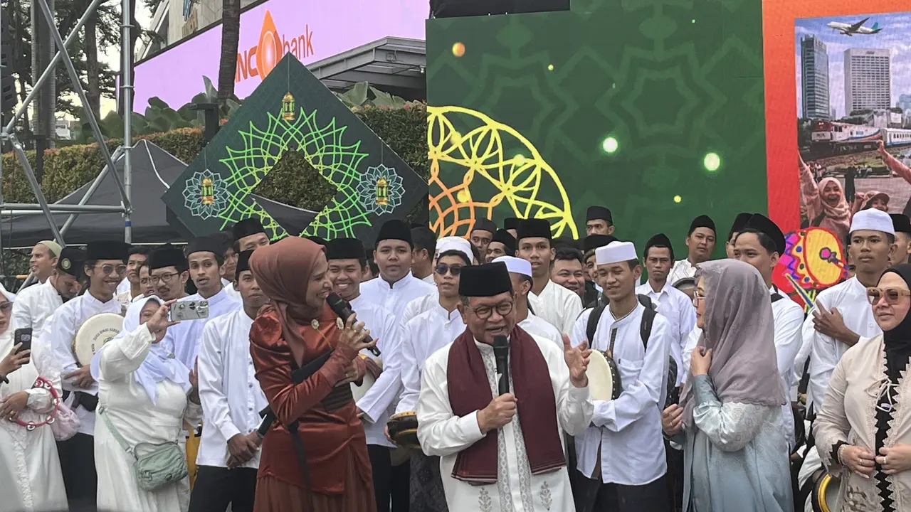 Gubernur DKI Jakarta Pramono Anung di kawasan Bundaran HI, Jumat (27/2/2026).