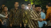 Keluarga Presiden Joko Widodo saat tiba di kediaman calon mempelai wanita, Selvi Ananda, Jawa Tengah, Selasa (9/6/2015). Jokowi bersama keluarga akan melakukan lamaran kepada keluarga Selvi Ananda. (Liputan6.com/Faizal Fanani)