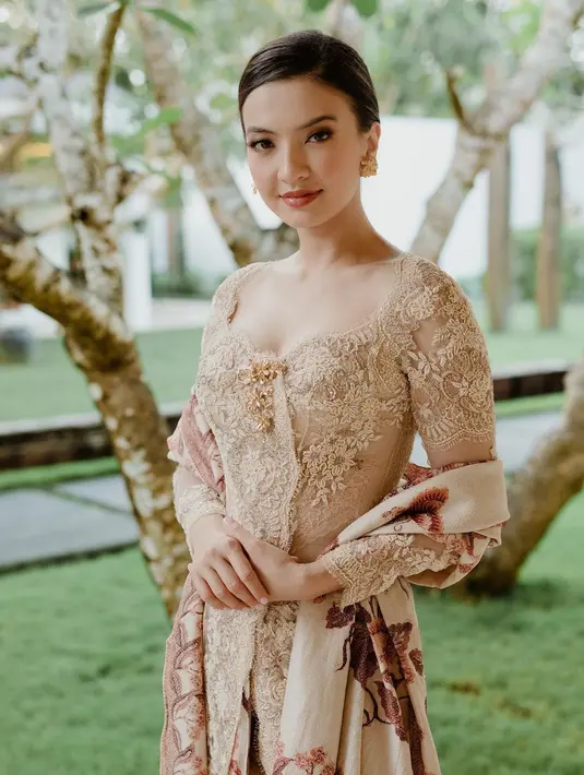 Meski belum juga menikah, ia juga tetap membutuhkan pendamping.  Ia juga ingin pendamping yang bisa melengkapi hidupnya menjadi lebih baik. [Instagram/ralineshah]