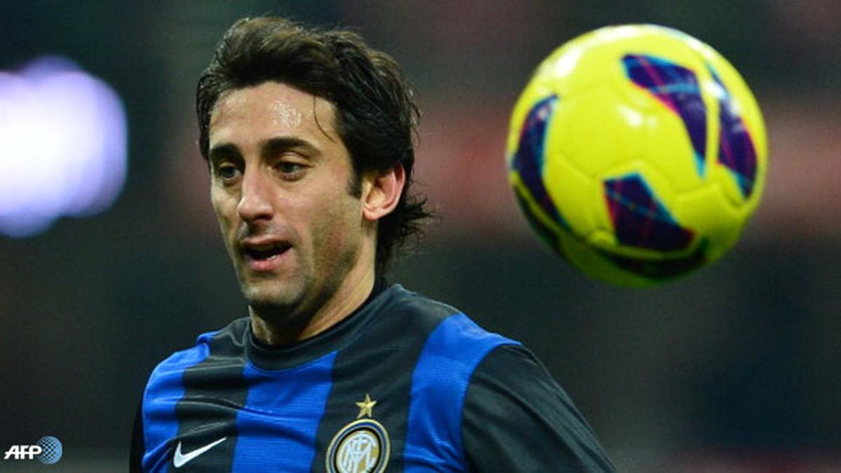 Milito Bertahan di Inter Sampai 2014 Bola