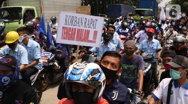 008683600_1601991541-20201006-Demo-Buruh-Tangerang-5