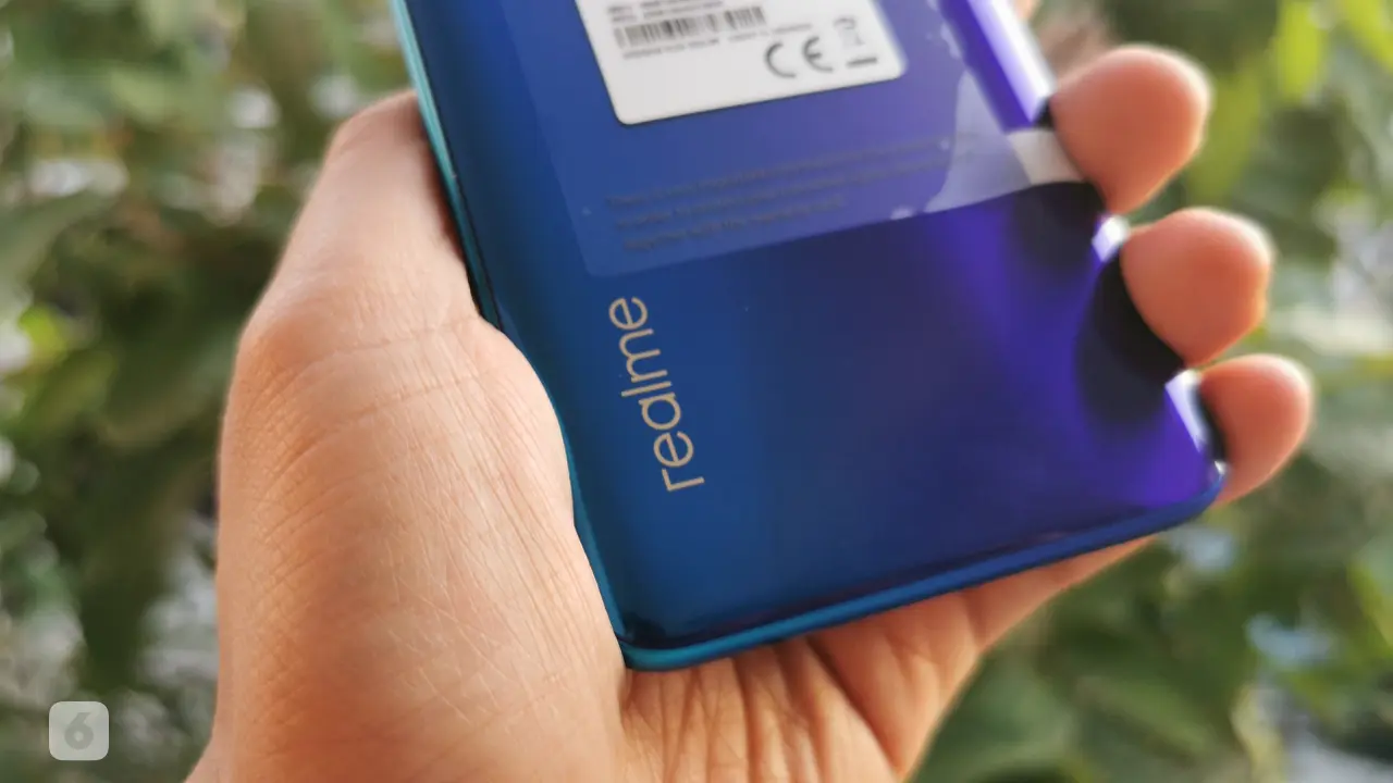 Logo Realme pada Bodi Belakang Realme XT