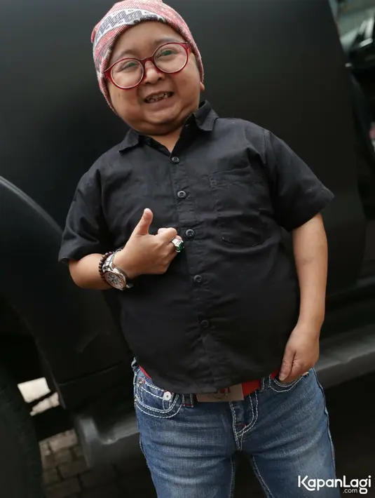 Tidak hanya dipusingkan masalah Ryana Dewi, Daus Mini juga dipusingkan dengan Atanrahandini Destia Astrinanti yang ingin menggugat cerai. Daus yang sedang sibuk, akan secepatnya melakukan pembicaraan dengan keluarga istrinya.(Agus Apriyanto/Kapanlagi.com)